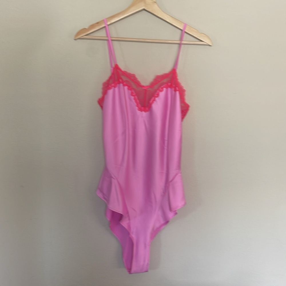 SKIMS STRETCH SATIN LACE TEDDY SM - Picture 2 of 7